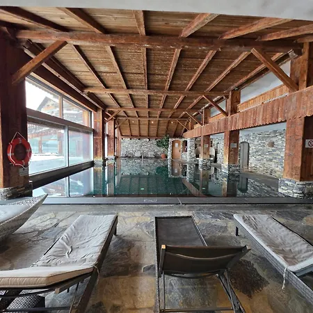 Avec Terrasse Et Piscine - Aux Petits Sapins