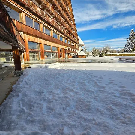 Apartment Avec Terrasse Et Piscine - Aux Petits Sapins
